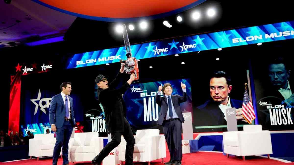 Elon Musk receives chainsaw from Argentina’s President Javier Milei