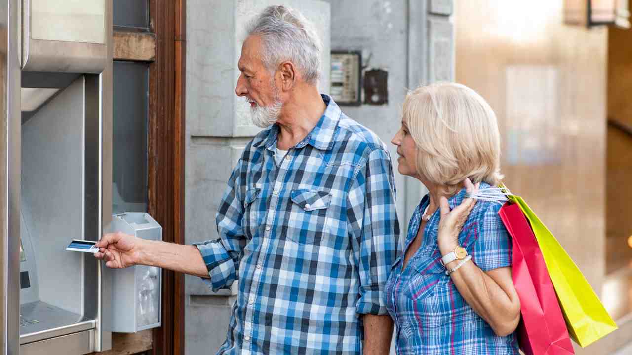 Social Security Payments on Average for Retirees Aged 62 and Older in June