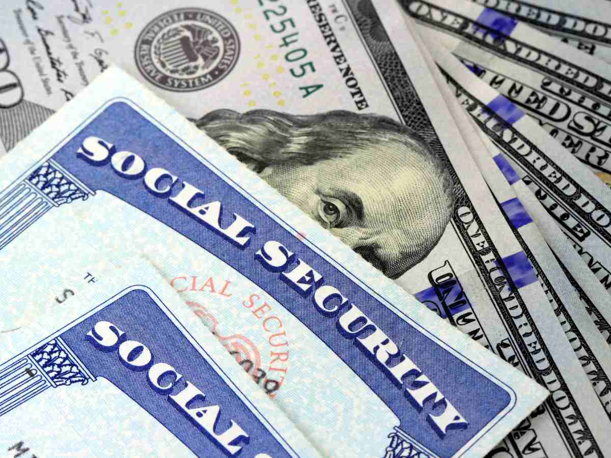 Which 3 groups of Americans qualify for SSI payments?