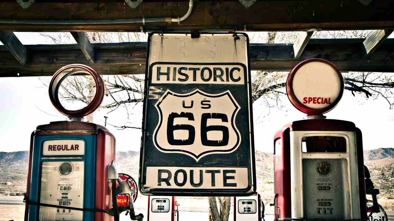 This is how much you will need to spend on gas if you travel from Chicago to Santa Monica on Route 66