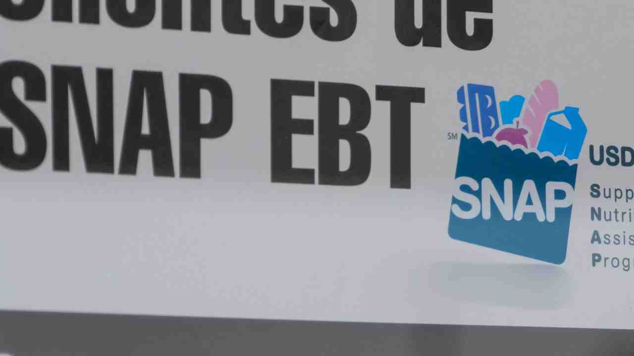 Are you eligible for SNAP if you have a job?