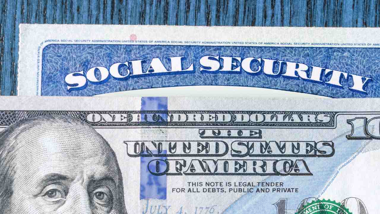 Social Security confirms December 2025 payments for 70-year-olds: who gets checks of up to $2,389 next?
