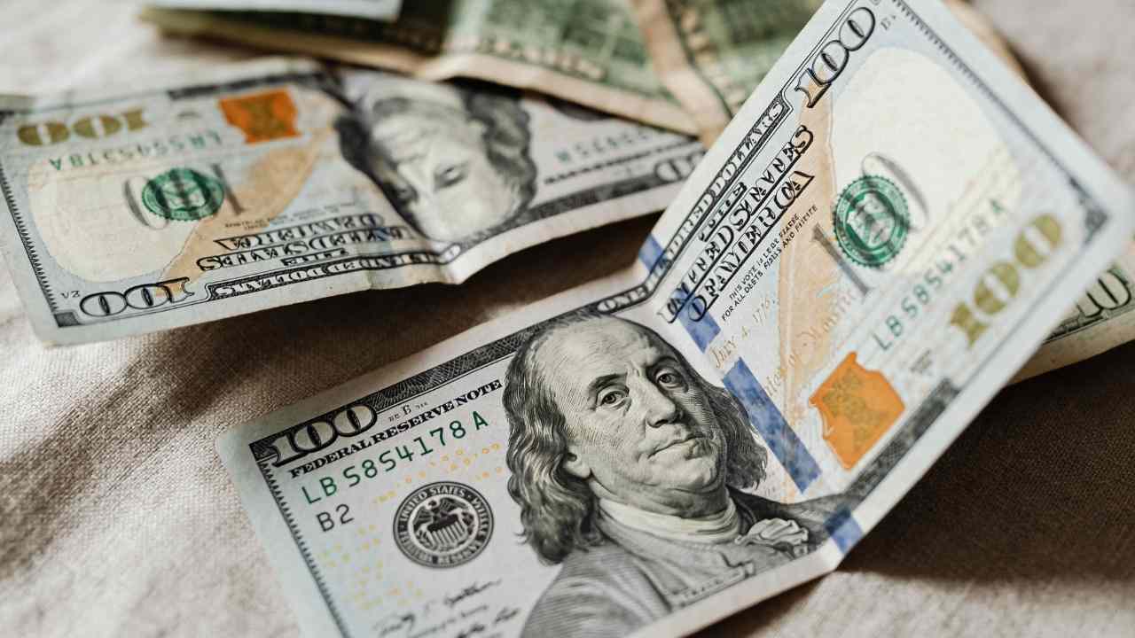 Searches for “Stimulus Checks 2026” Are Soaring: Here’s the Truth About It