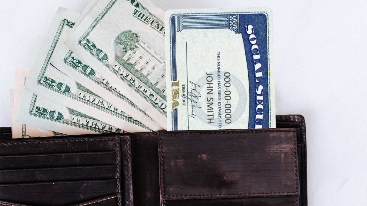 Retiring With Social Security: How Much You Need to Live Confortably for Years