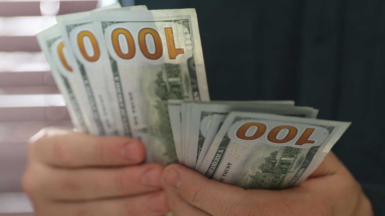 Your IRS Tax Refund Is 11% Bigger Than Last Year: Here’s the Average March’s Number