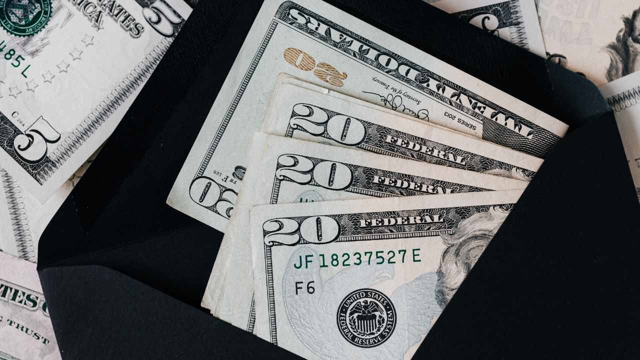 Retirement at 62 in the US: How Much Money Do You Lose Compared to Waiting Until 70